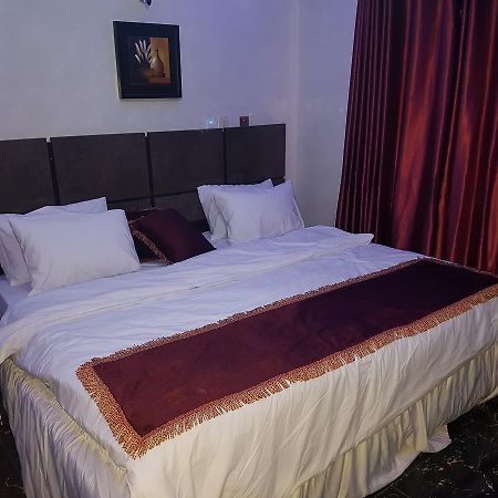 The Resident Hotel Owerri Екстер'єр фото