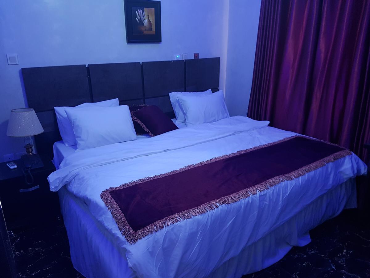 The Resident Hotel Owerri Екстер'єр фото