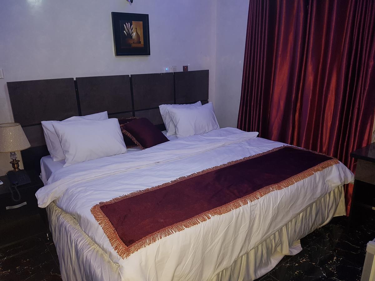 The Resident Hotel Owerri Екстер'єр фото